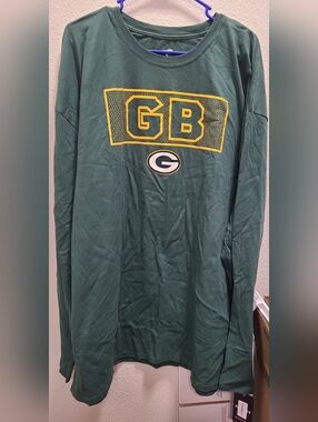Fanatics Green Long Sleeve GB Graphic Tee with Yellow Trim